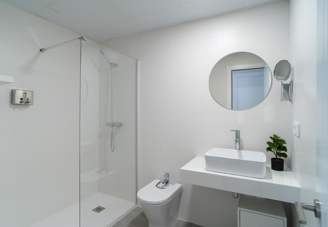 Aac Malaga - Apartamento Con Terraza, Muy Amplio, Totalmente Equipado, Cerca Del Centro Y Nuevo! Buitenkant foto