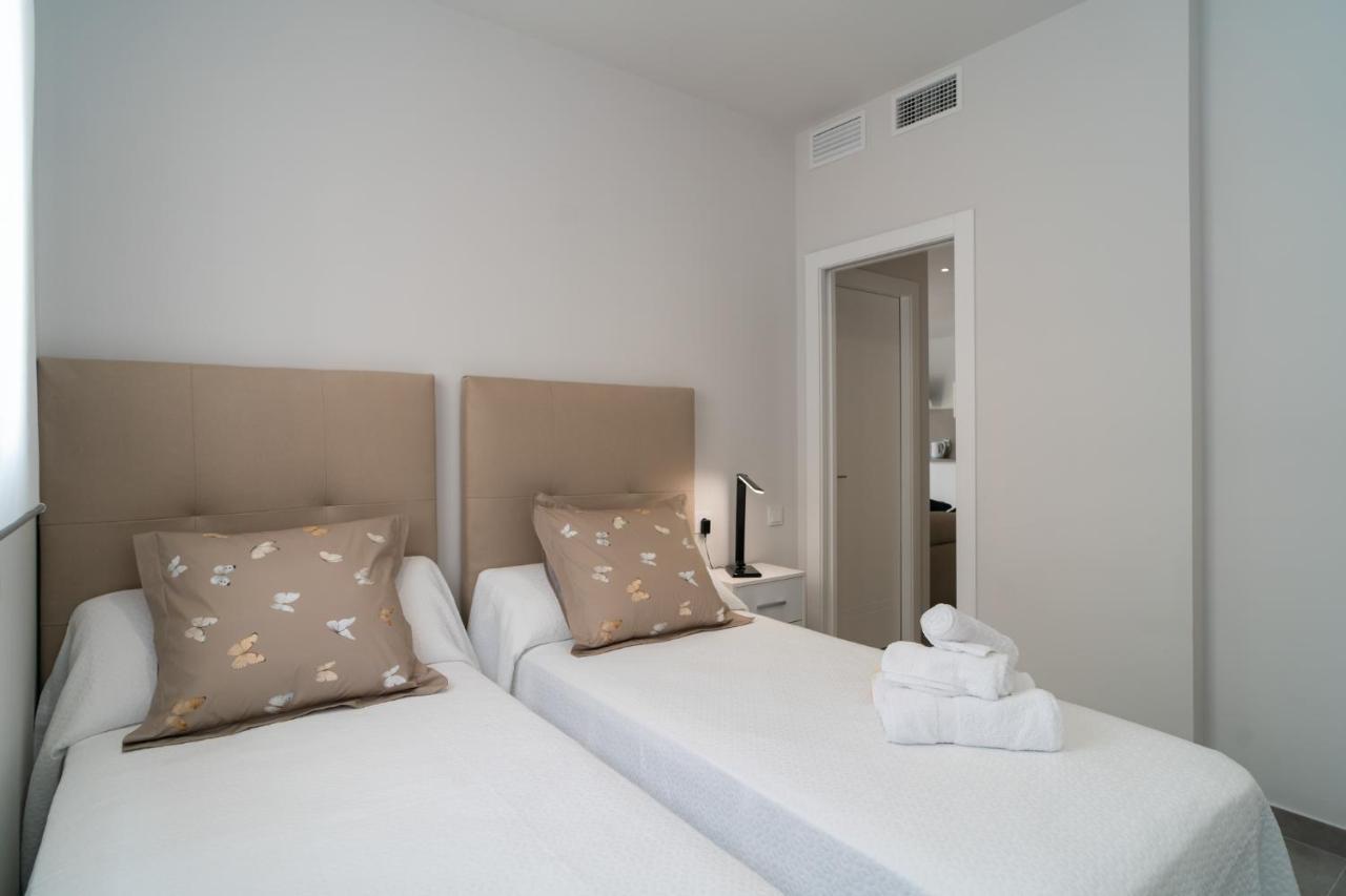 Aac Malaga - Apartamento Con Terraza, Muy Amplio, Totalmente Equipado, Cerca Del Centro Y Nuevo! Buitenkant foto